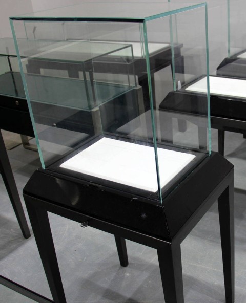 عرض مجوهرات فاخرة سوداء لامعة حالات الزجاج طاولة عرض المجوهرات الأعلى